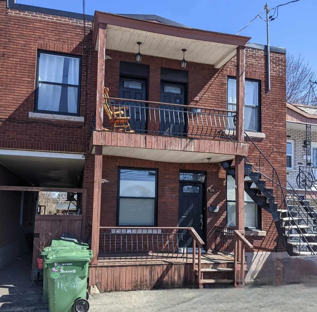 Rénovation de Balcons en Fibre de Verre et Escaliers en Aluminium à Montréal